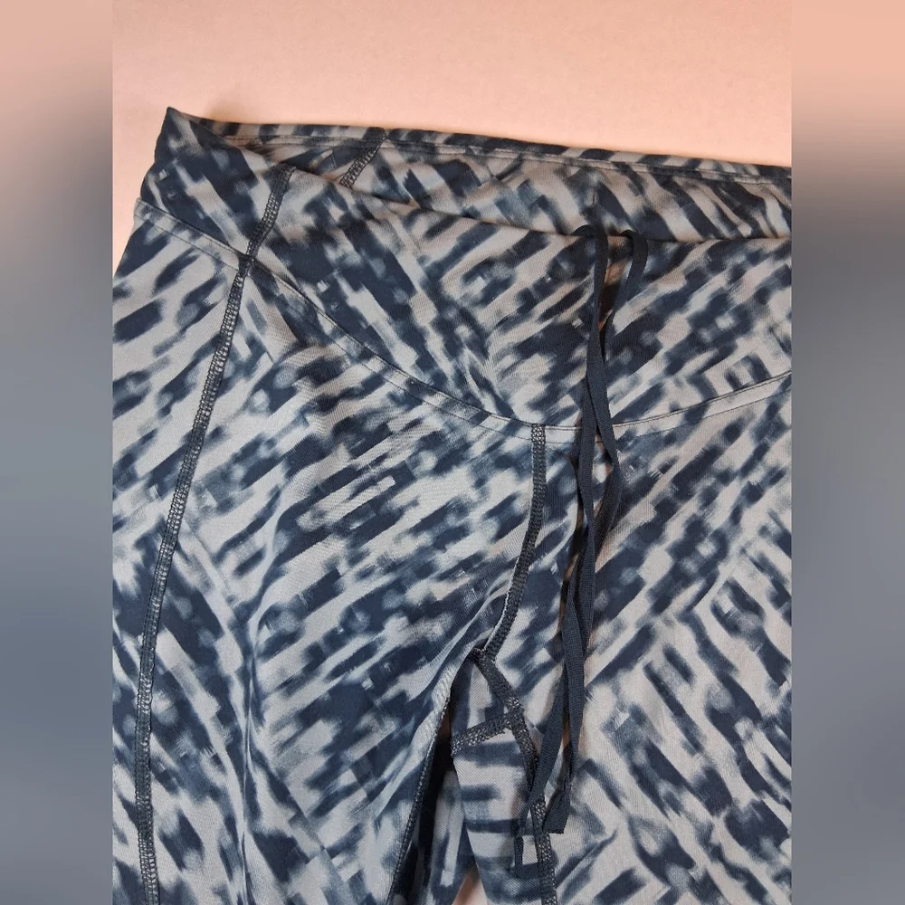 The North Face Crop Leggings Size Medium - Picture 5 of 9